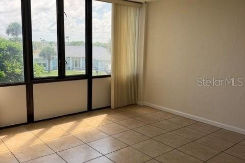 Condo in Flagler Beach, Florida, 2 bedrooms  № 2216195 - photo 14