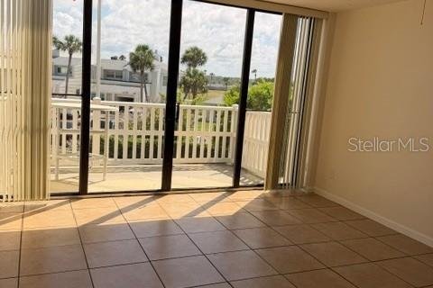 Condo in Flagler Beach, Florida, 2 bedrooms  № 2216195 - photo 5