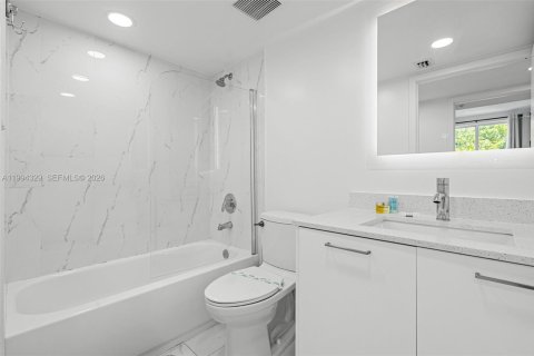 Condo in Hollywood, Florida, 3 bedrooms  № 2056391 - photo 10