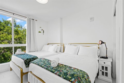 Condo in Hollywood, Florida, 3 bedrooms  № 2056391 - photo 11