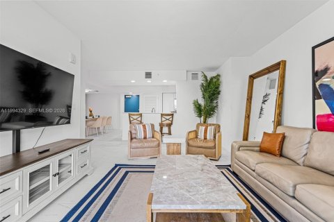 Condo in Hollywood, Florida, 3 bedrooms  № 2056391 - photo 3