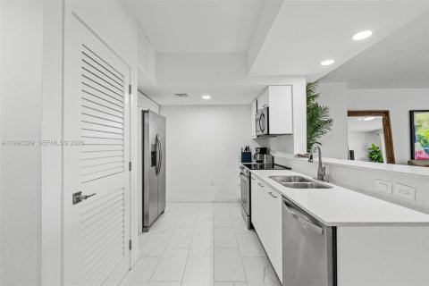 Condo in Hollywood, Florida, 3 bedrooms  № 2056391 - photo 4