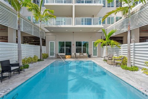 Condo in Hollywood, Florida, 3 bedrooms  № 2056391 - photo 17