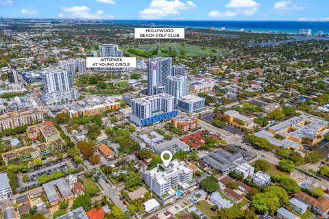 Condo in Hollywood, Florida, 3 bedrooms  № 2056391 - photo 19