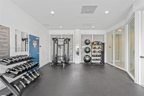 Condo in Hollywood, Florida, 3 bedrooms  № 2056391 - photo 16