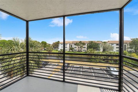 Condominio en alquiler en Sunrise, Florida, 2 dormitorios, 72.74 m2 № 1182558 - foto 1
