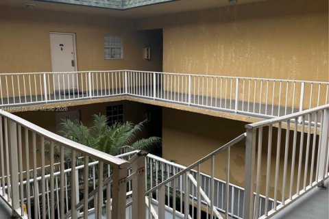 Condominio en venta en Miami, Florida, 2 dormitorios, 83.7 m2 № 2056458 - foto 23