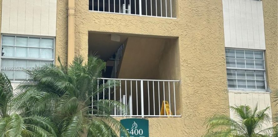Condominio en Miami, Florida, 2 dormitorios  № 2056458