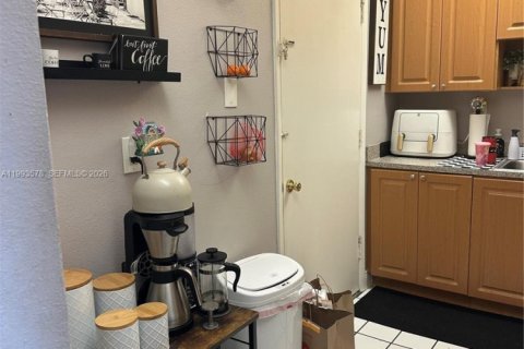 Condominio en venta en Miami, Florida, 2 dormitorios, 83.7 m2 № 2056458 - foto 11