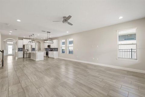 House in Winter Garden, Florida 4 bedrooms, 303.51 sq.m. № 2235632 - photo 5