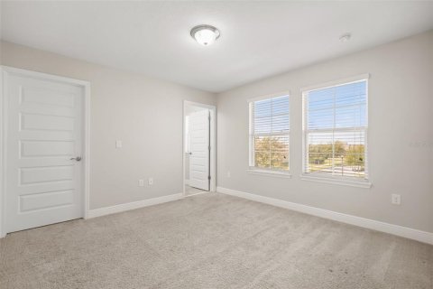 House in Winter Garden, Florida 4 bedrooms, 303.51 sq.m. № 2235632 - photo 19