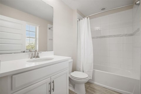 House in Winter Garden, Florida 4 bedrooms, 303.51 sq.m. № 2235632 - photo 21
