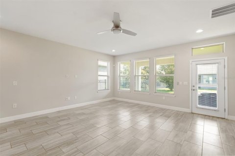 House in Winter Garden, Florida 4 bedrooms, 303.51 sq.m. № 2235632 - photo 9