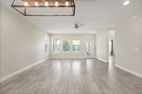 House in Winter Garden, Florida 4 bedrooms, 303.51 sq.m. № 2235632 - photo 7