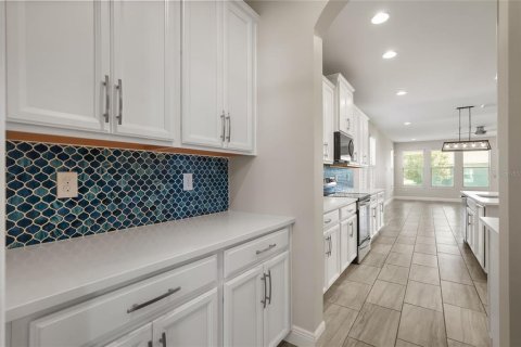 House in Winter Garden, Florida 4 bedrooms, 303.51 sq.m. № 2235632 - photo 15