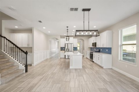 House in Winter Garden, Florida 4 bedrooms, 303.51 sq.m. № 2235632 - photo 6