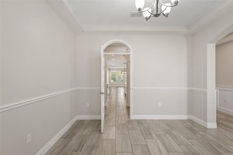 House in Winter Garden, Florida 4 bedrooms, 303.51 sq.m. № 2235632 - photo 13