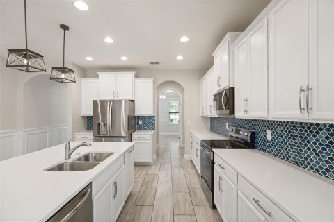 House in Winter Garden, Florida 4 bedrooms, 303.51 sq.m. № 2235632 - photo 18