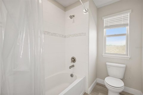 House in Winter Garden, Florida 4 bedrooms, 303.51 sq.m. № 2235632 - photo 23