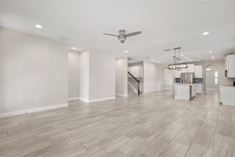 House in Winter Garden, Florida 4 bedrooms, 303.51 sq.m. № 2235632 - photo 8