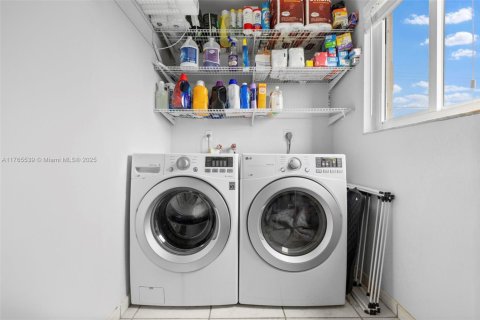 Casa en venta en Miami, Florida, 3 dormitorios, 160.54 m2 № 1713553 - foto 8