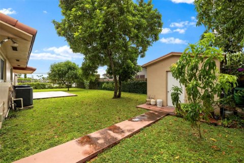 Casa en venta en Miami, Florida, 3 dormitorios, 160.54 m2 № 1713553 - foto 4