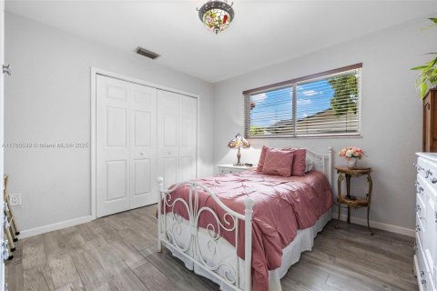 Casa en venta en Miami, Florida, 3 dormitorios, 160.54 m2 № 1713553 - foto 12