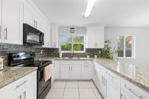 Casa en venta en Miami, Florida, 3 dormitorios, 160.54 m2 № 1713553 - foto 7
