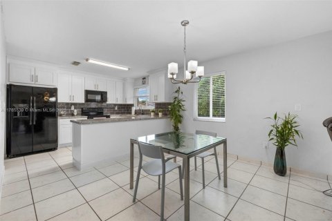 Casa en venta en Miami, Florida, 3 dormitorios, 160.54 m2 № 1713553 - foto 5