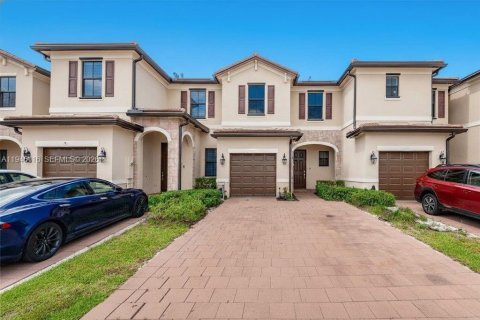 Таунхаус в Хайалиа, Флорида 3 спальни, 158.68м2 № 2022220