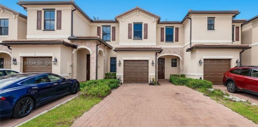 Таунхаус в Хайалиа, Флорида 3 спальни, 158.68м2 № 2022220