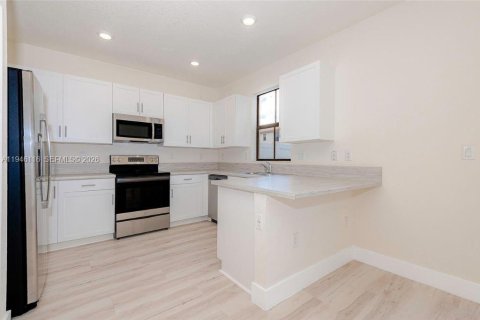 Купить таунхаус в Хайалиа, Флорида 3 спальни, 158.68м2, № 2022220 - фото 6