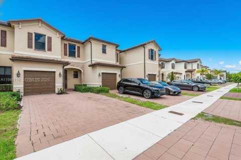 Купить таунхаус в Хайалиа, Флорида 3 спальни, 158.68м2, № 2022220 - фото 2