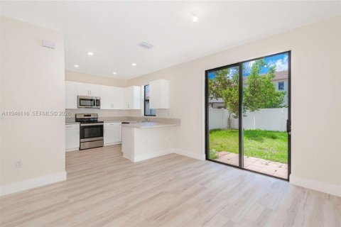 Купить таунхаус в Хайалиа, Флорида 3 спальни, 158.68м2, № 2022220 - фото 4