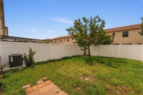 Купить таунхаус в Хайалиа, Флорида 3 спальни, 158.68м2, № 2022220 - фото 18