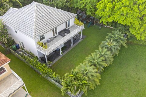 House in Coral Springs, Florida 5 bedrooms, 282.33 sq.m. № 2397253 - photo 10