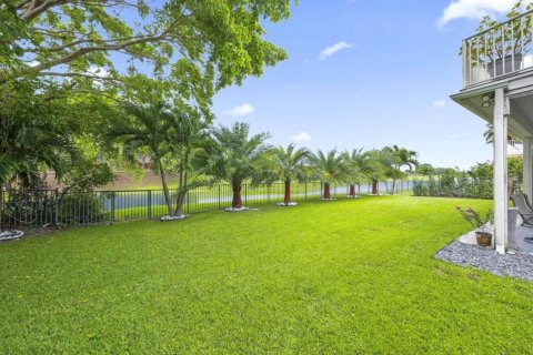 House in Coral Springs, Florida 5 bedrooms, 282.33 sq.m. № 2397253 - photo 8