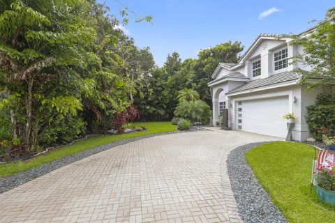 House in Coral Springs, Florida 5 bedrooms, 282.33 sq.m. № 2397253 - photo 11