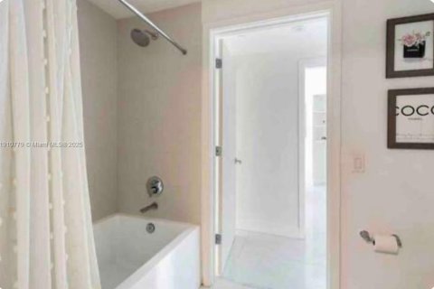 Appartement à louer à Miami, Floride: 2 chambres, 120.77 m2 № 1965973 - photo 16