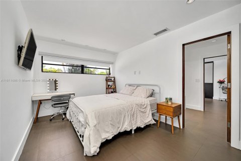 House in Miami, Florida 5 bedrooms, 273.41 sq.m. № 1860845 - photo 28