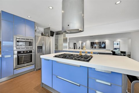 House in Miami, Florida 5 bedrooms, 273.41 sq.m. № 1860845 - photo 20