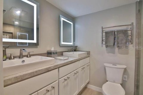 Condo in Sarasota, Florida, 1 bedroom  № 1870342 - photo 10
