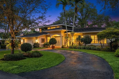House in Coral Gables, Florida 4 bedrooms, 354.61 sq.m. № 2079015