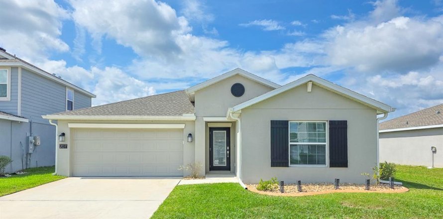 House in Daytona Beach, Florida 4 bedrooms, 179.77 sq.m. № 2196575