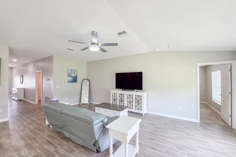 House in Daytona Beach, Florida 4 bedrooms, 179.77 sq.m. № 2196575 - photo 9