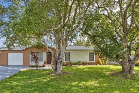House in Kissimmee, Florida 3 bedrooms, 119.29 sq.m. № 2210472