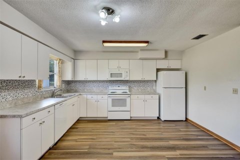 Villa ou maison à louer à Tarpon Springs, Floride: 3 chambres, 153.47 m2 № 1761351 - photo 14