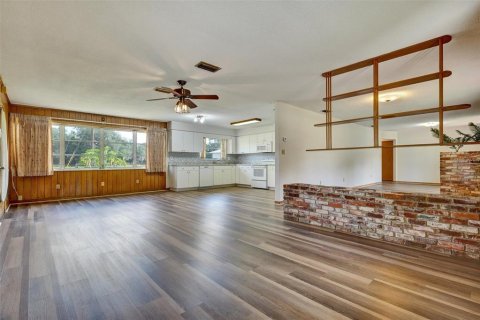 Villa ou maison à louer à Tarpon Springs, Floride: 3 chambres, 153.47 m2 № 1761351 - photo 12