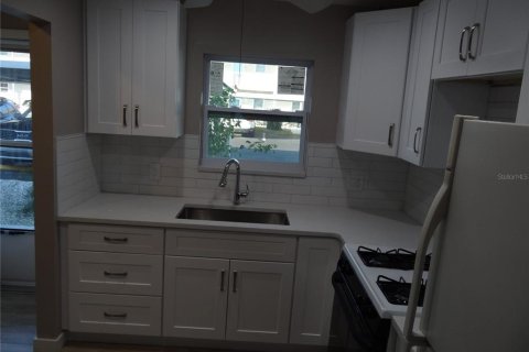 Copropriété à louer à Saint Petersburg, Floride: 1 chambre, 71.07 m2 № 2436706 - photo 7