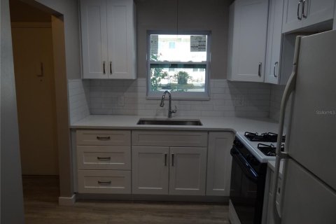 Copropriété à louer à Saint Petersburg, Floride: 1 chambre, 71.07 m2 № 2436706 - photo 5